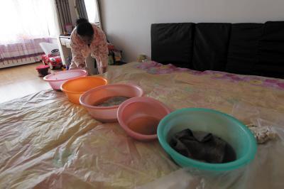 兰坪楼上漏水，住户失联，小区没物管，业主维权难！律师来支招……